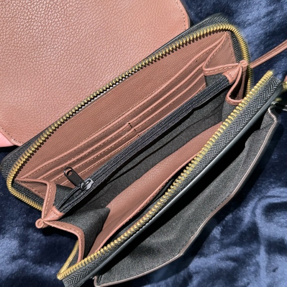 Relic Cross Body Bag - Picture 2 of 3